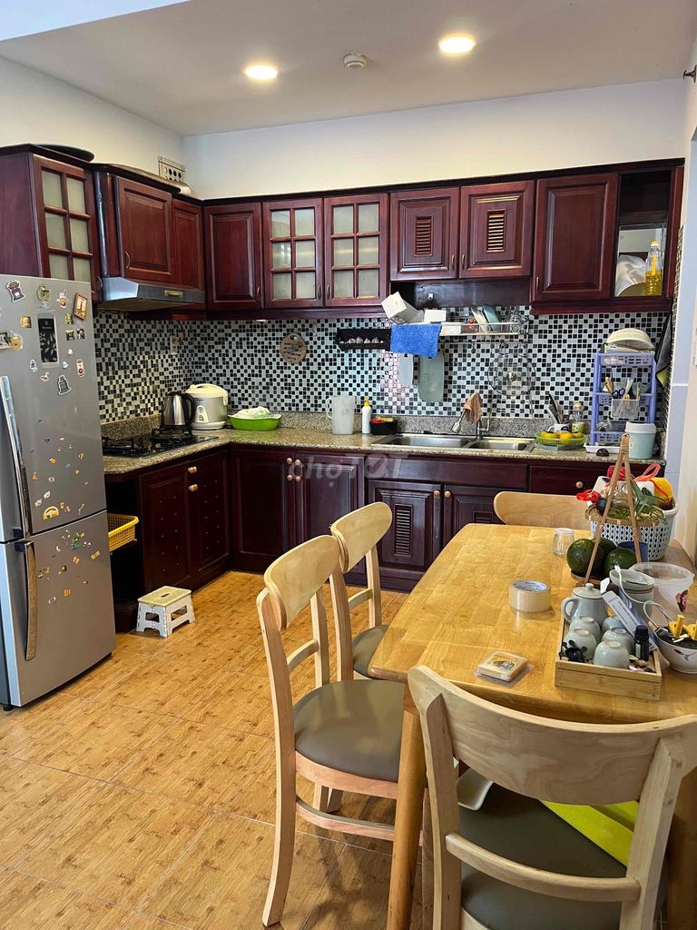 Rent apartment.