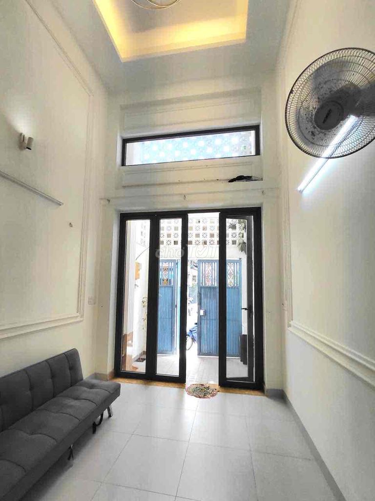 Fourth floor, four bedrooms, 10 meters Nguyễn Văn Công-- 14 million a month.