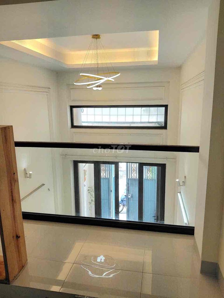 Fourth floor, four bedrooms, 10 meters Nguyễn Văn Công-- 14 million a month.