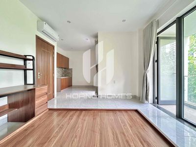 Rent a new balcony room right away.