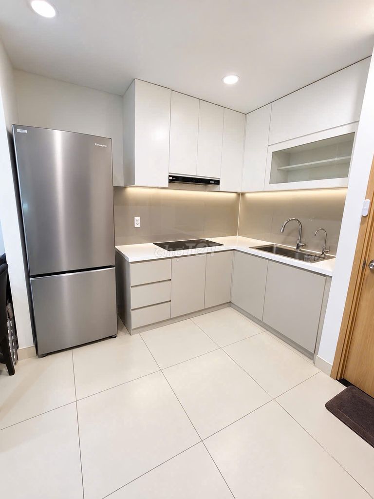 In one apartment, Carillon 7 Tân Phú apartment, full of furniture, nine and a half million.