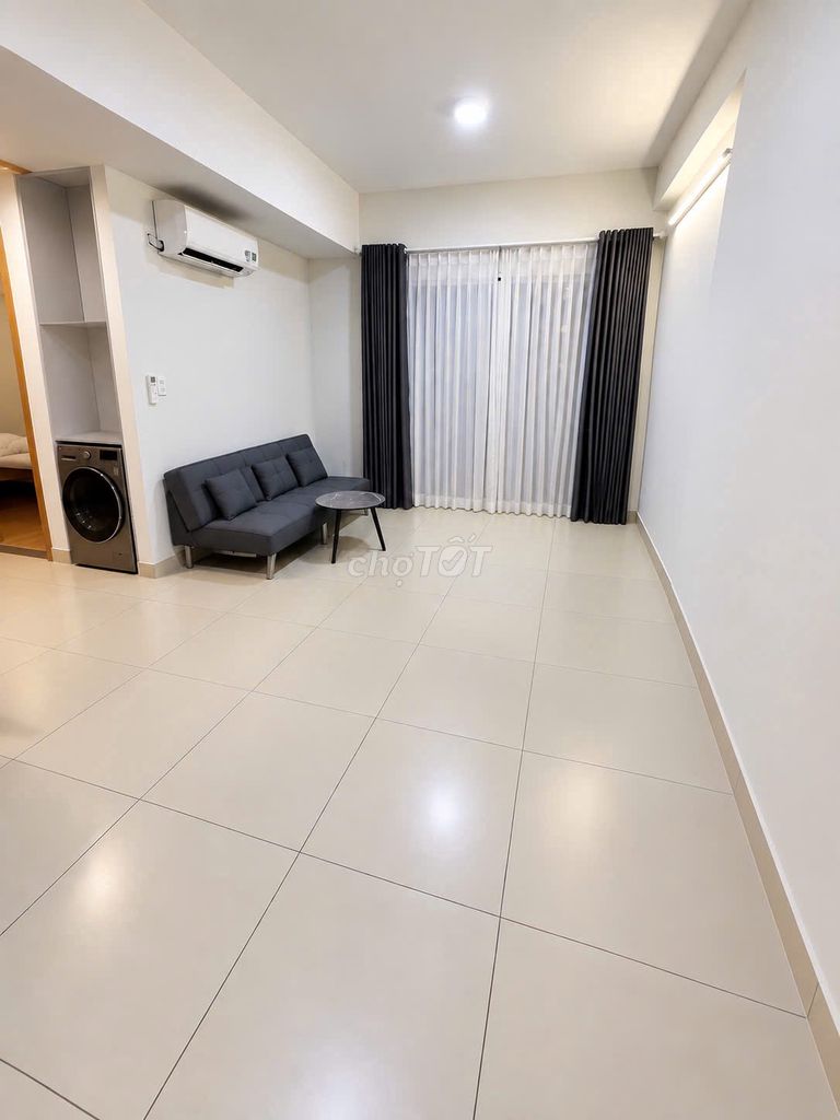 In one apartment, Carillon 7 Tân Phú apartment, full of furniture, nine and a half million.