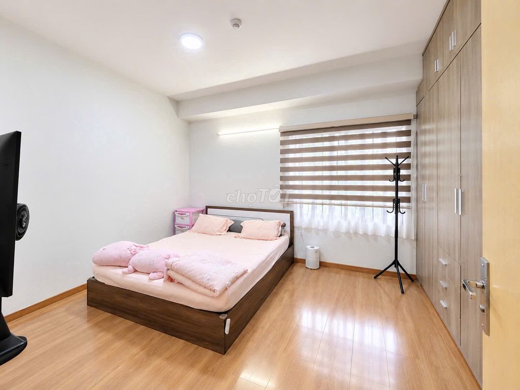 In one apartment, Carillon 7 Tân Phú apartment, full of furniture, nine and a half million.