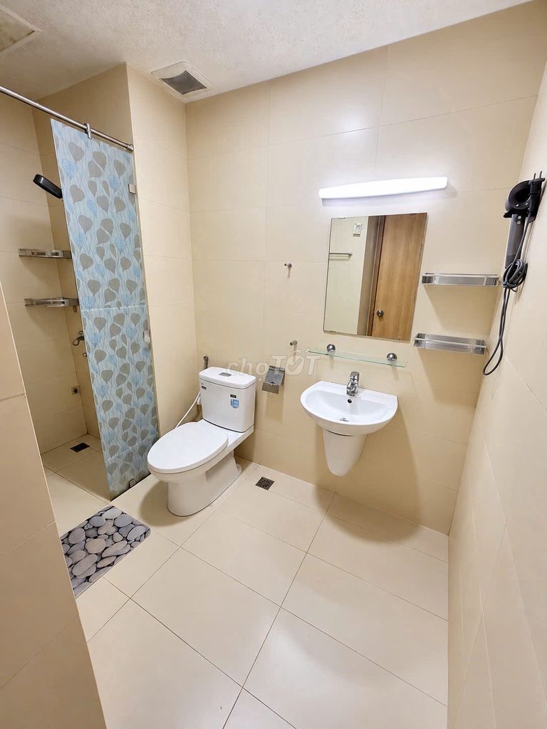 In one apartment, Carillon 7 Tân Phú apartment, full of furniture, nine and a half million.