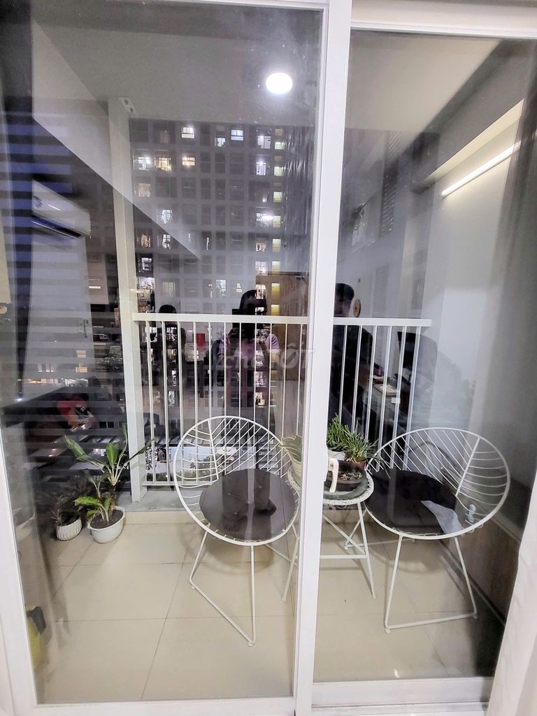 In one apartment, Carillon 7 Tân Phú apartment, full of furniture, nine and a half million.