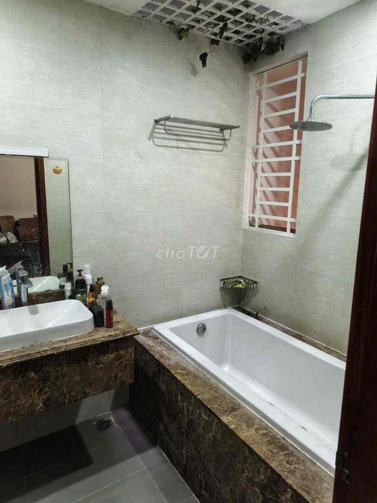- There's a bath - 598/ Điện Biên Phủ. NORA 22, Bình Thạnh