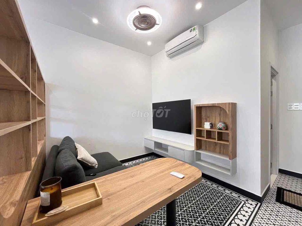 Rent the balcony studio full interior in the center of District 1.