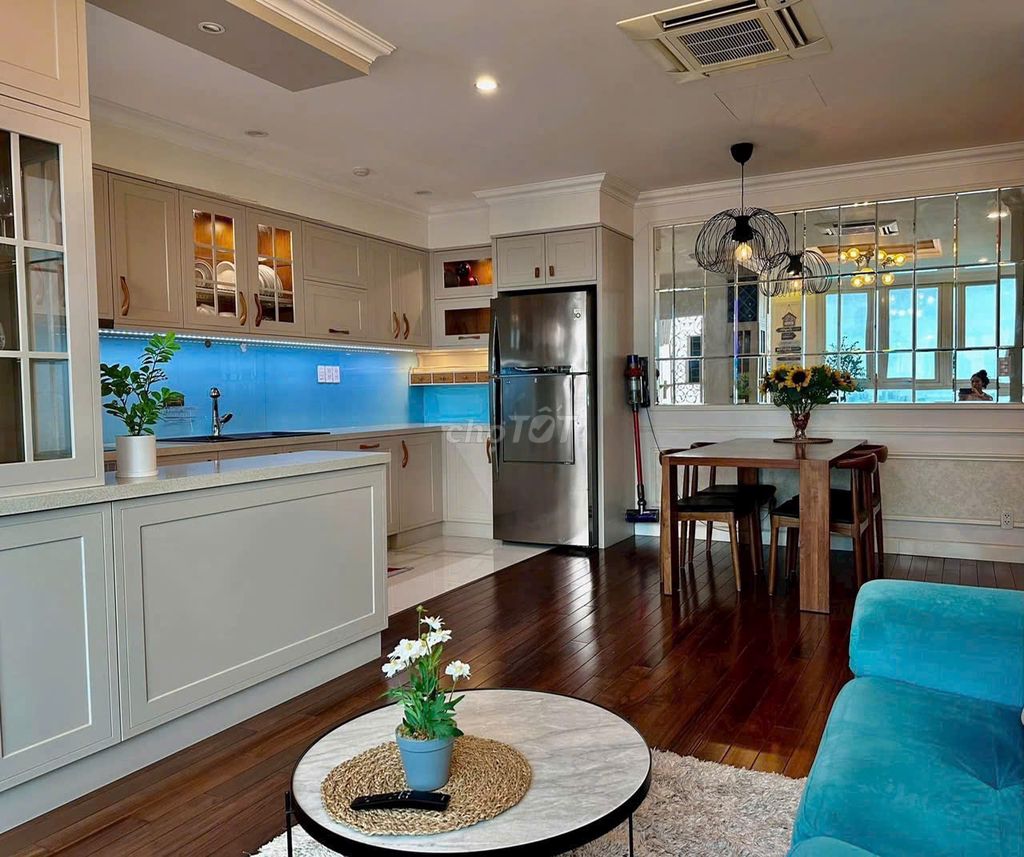 The owner of the Plaza Republic rents 75 meters of nice houses.