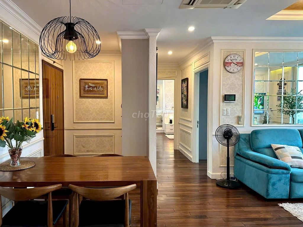 The owner of the Plaza Republic rents 75 meters of nice houses.
