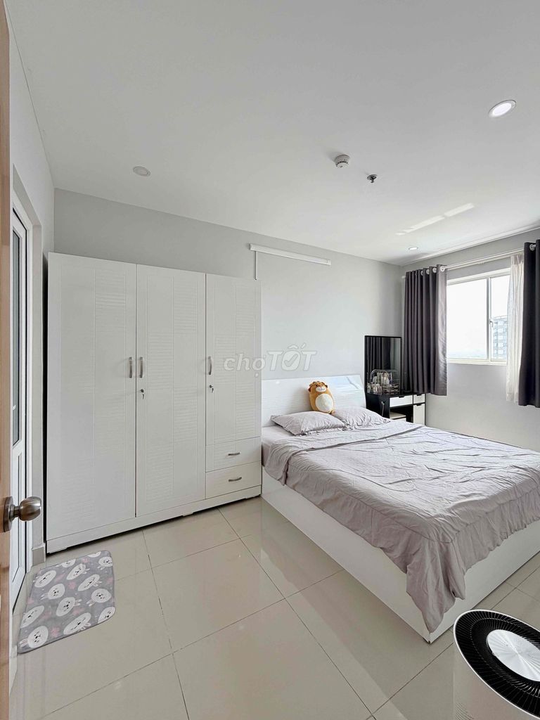 Rent the apartment. Two bedrooms. Two toilets.