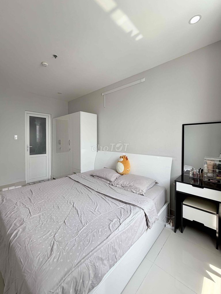 Rent the apartment. Two bedrooms. Two toilets.