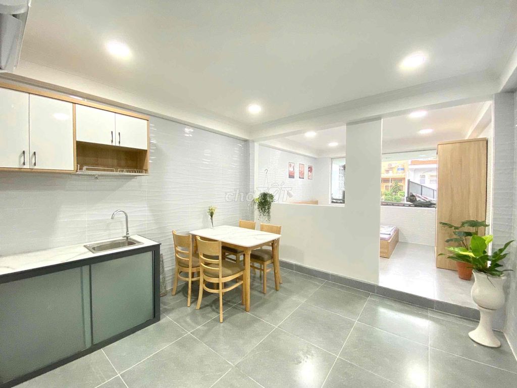 A Bancol kitchen room right on Thích Quảng Đức.