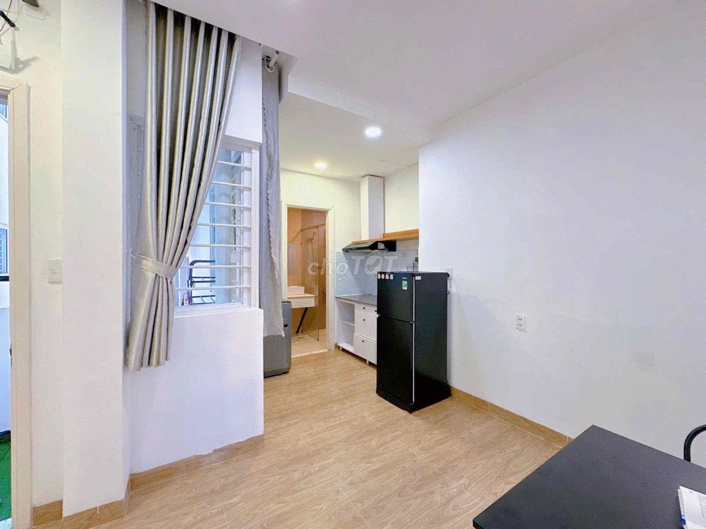 The two bedrooms are wide Phan Đăng Lưu.