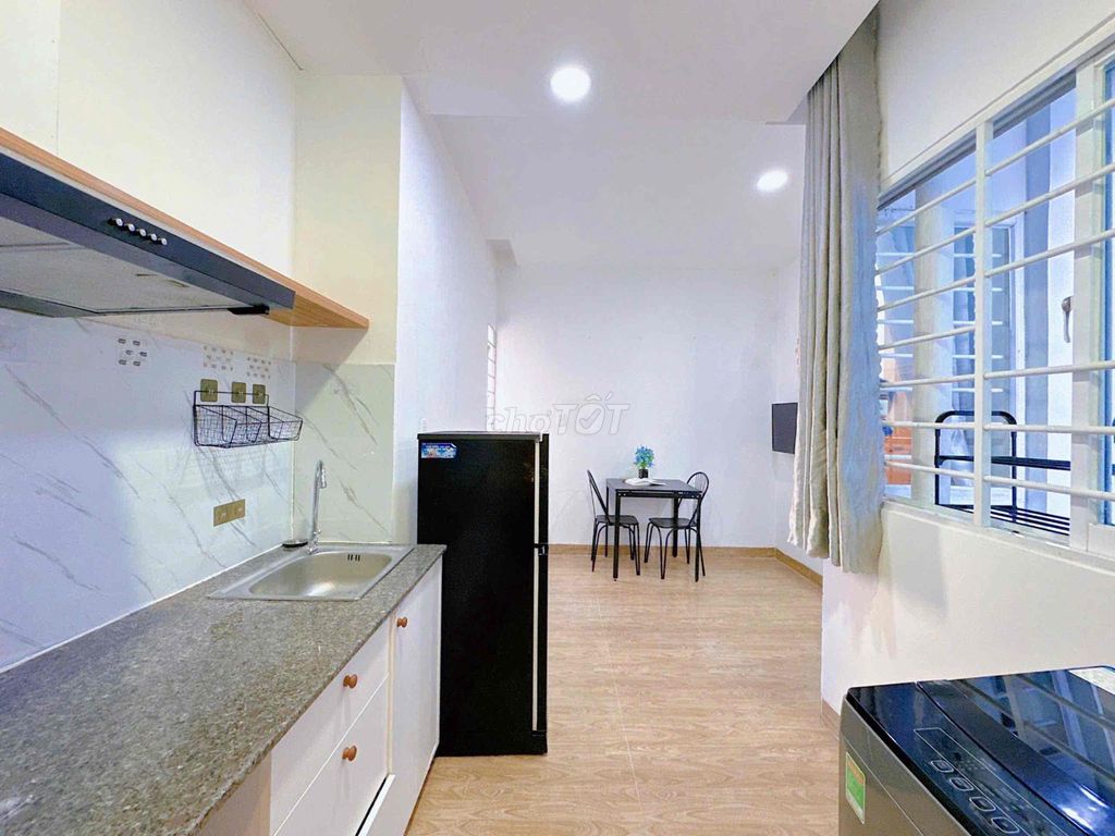 The two bedrooms are wide Phan Đăng Lưu.