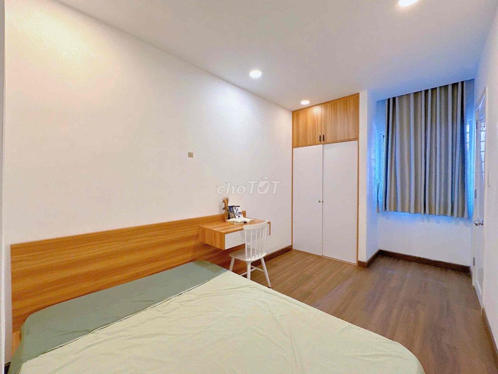 The two bedrooms are wide Phan Đăng Lưu.