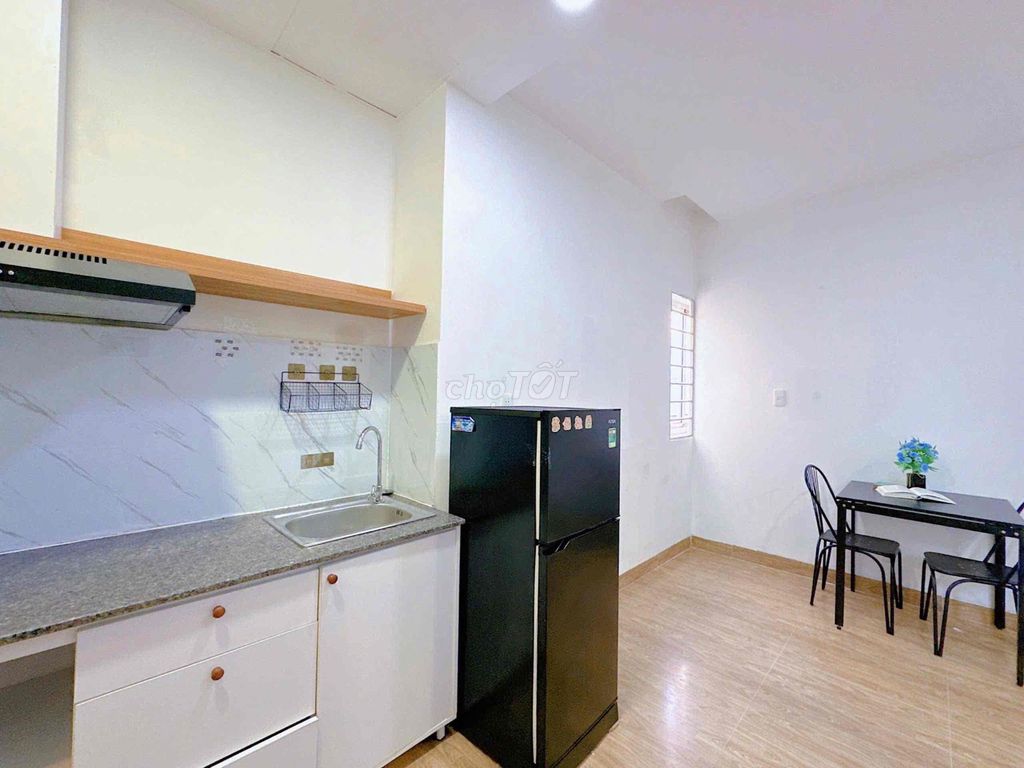 The two bedrooms are wide Phan Đăng Lưu.