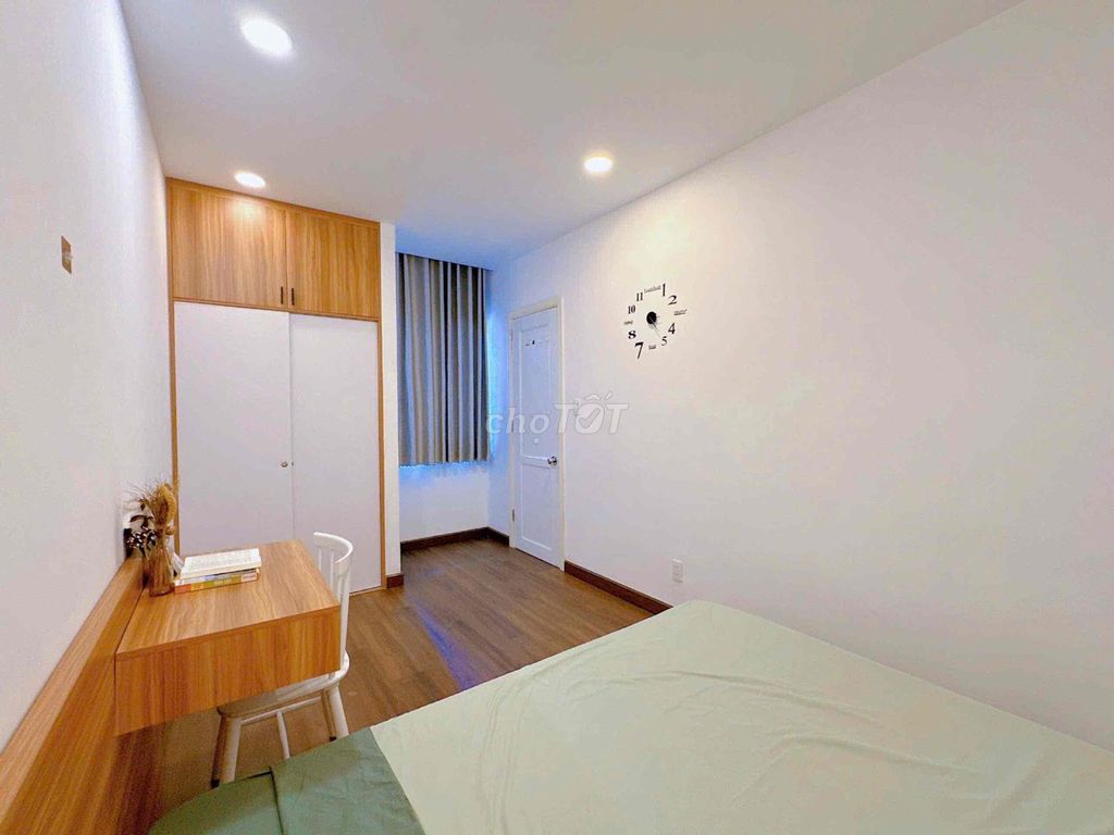 The two bedrooms are wide Phan Đăng Lưu.