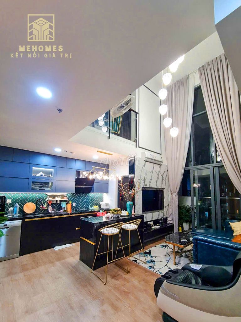 It's the owner who rents the four bedrooms. Three full-class toilets, empty.