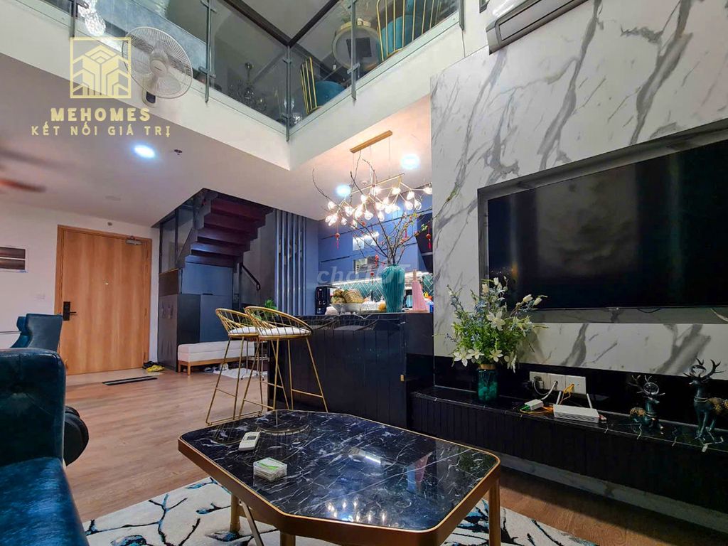 It's the owner who rents the four bedrooms. Three full-class toilets, empty.