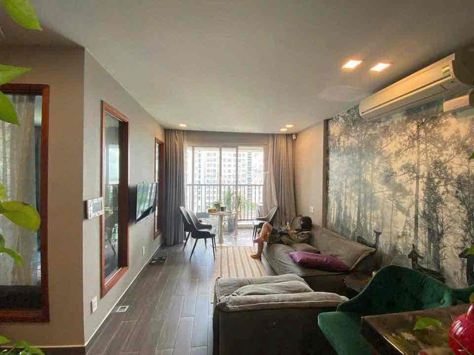 Three bedrooms, two toilets, right there. There's a top-level Phú Nhuận bath.