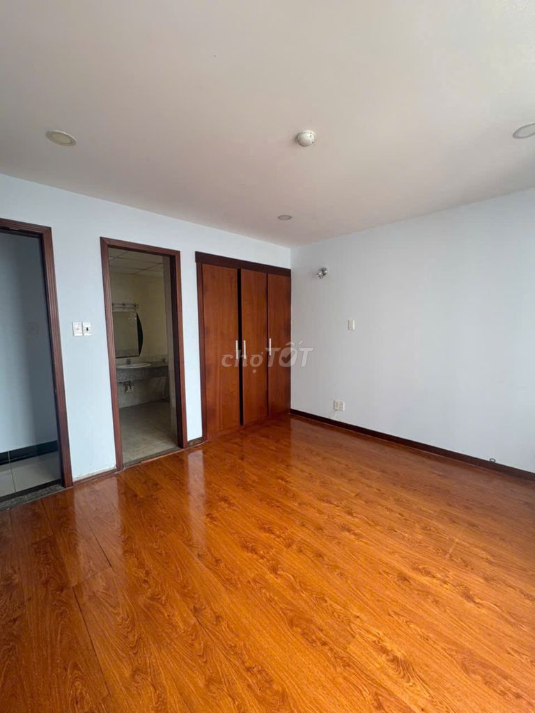 Rent a Vietcong 8-- 150 meters, 3 bedrooms -- 2 toilets -- 16 million.