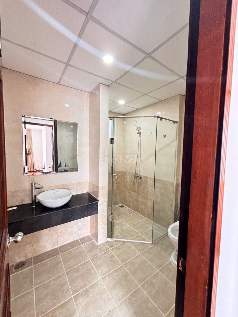 Rent a Vietcong 8-- 150 meters, 3 bedrooms -- 2 toilets -- 16 million.