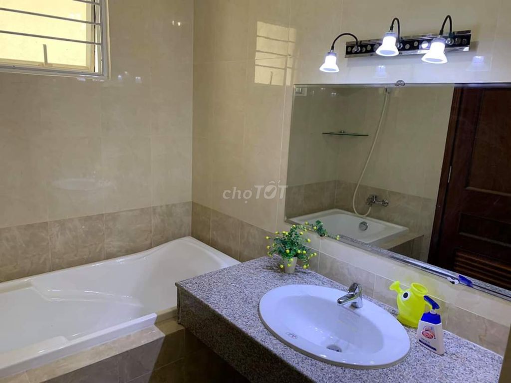 Rent a Vietcong 8-- 150 meters, 3 bedrooms -- 2 toilets -- 16 million.