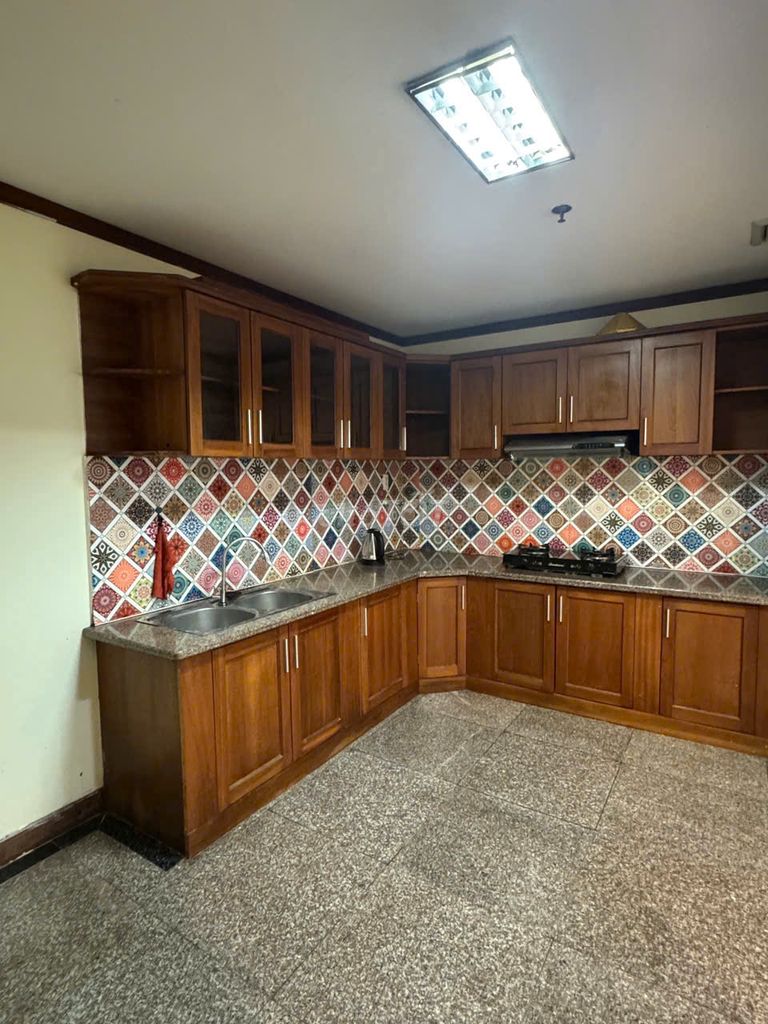 Rent a Vietcb apartment 8 150 meters. 3 bedrooms.