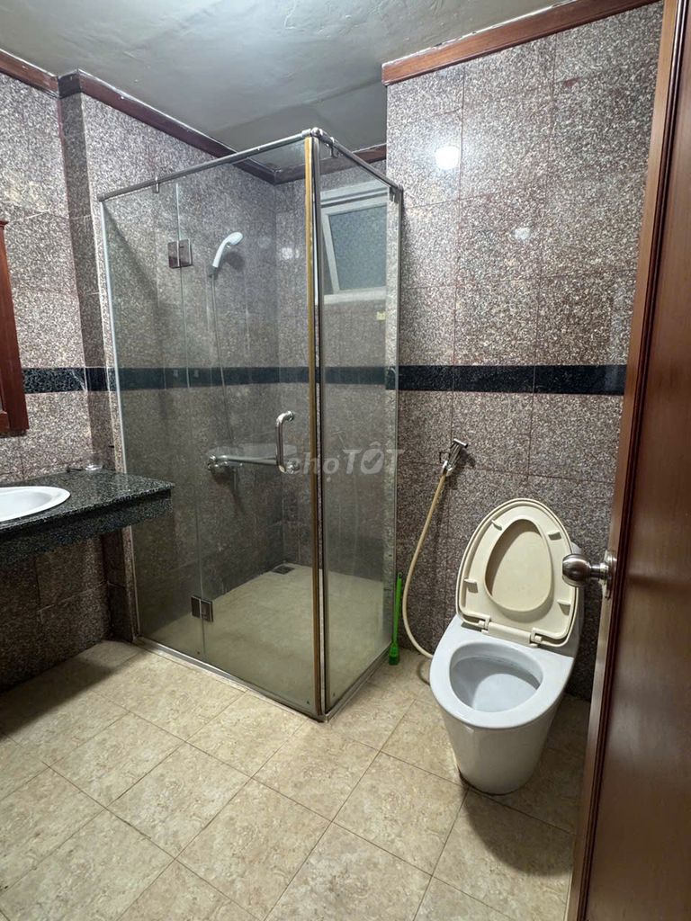 Rent a Vietcb apartment 8 150 meters. 3 bedrooms.