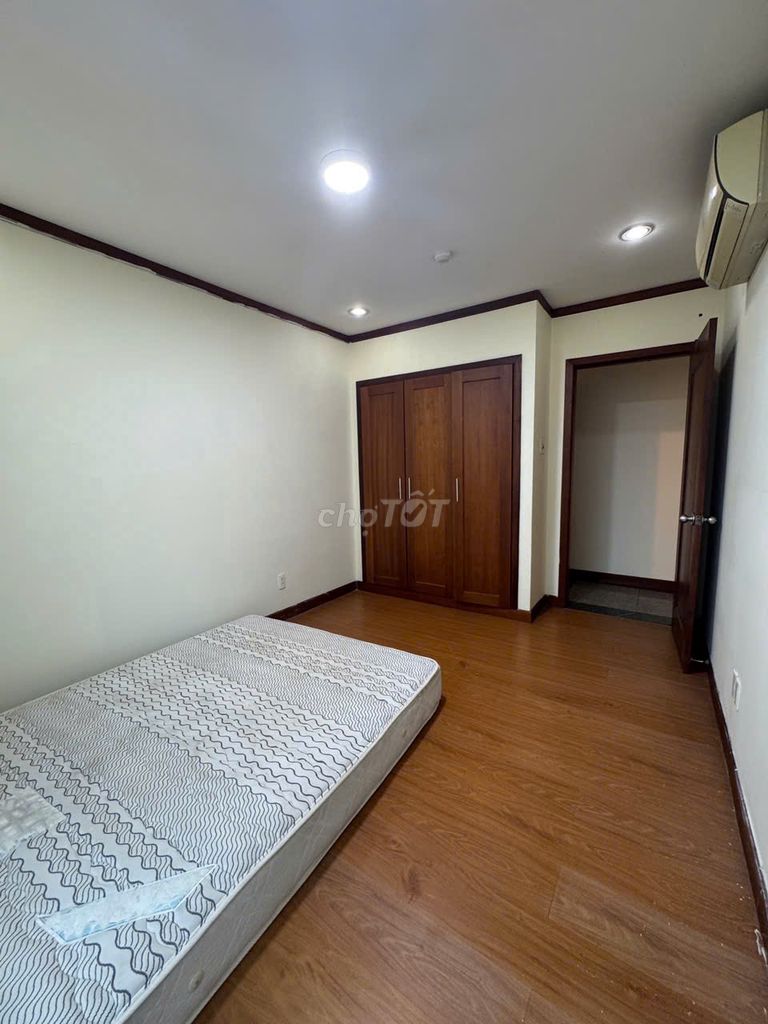 Rent a Vietcb apartment 8 150 meters. 3 bedrooms.