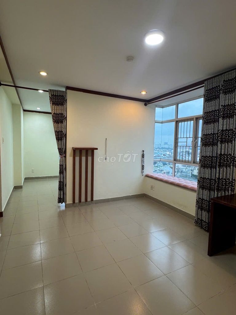 Rent a Vietcb apartment 8 150 meters. 3 bedrooms.