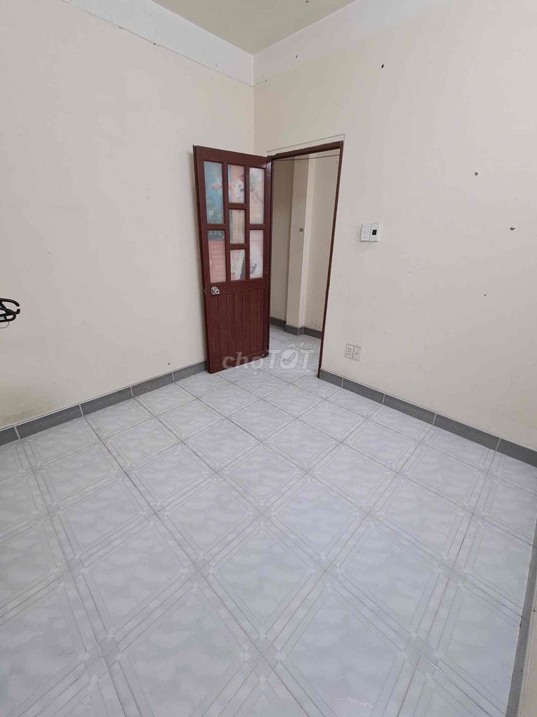 Rent the female room of 4 - 1,4 million a month (With balcony/ window)