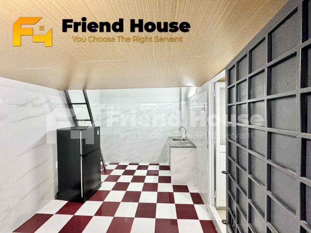 25 meters wide. Full interior right here.