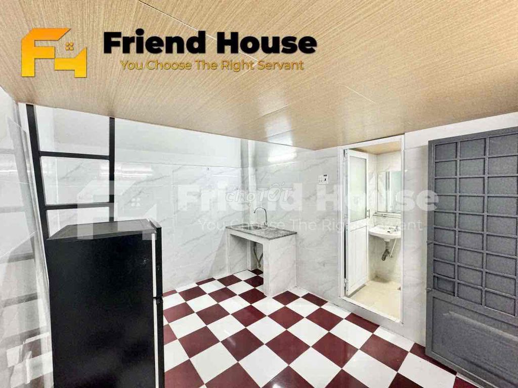 25 meters wide. Full interior right here.