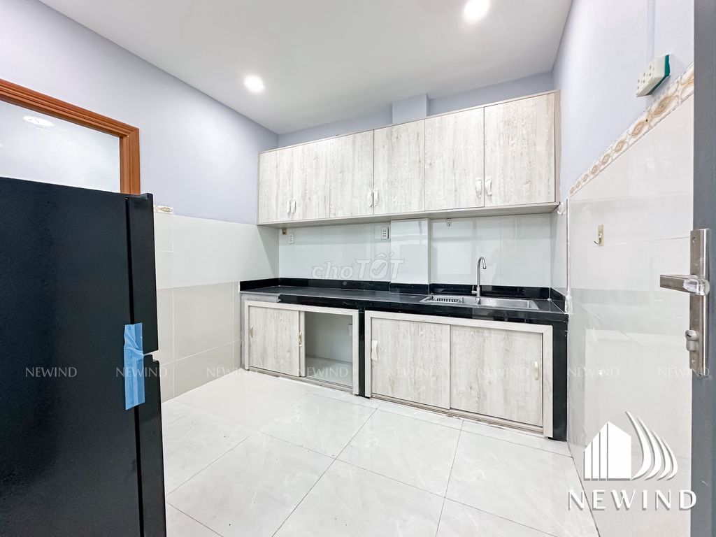 Rent a bedroom with a new balcony 100%. Close to kcx, ufret, close to District 4