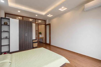 Rent a service apartment. A Bancol bedroom full of Bạch Đằng pieces of S. Bay area.