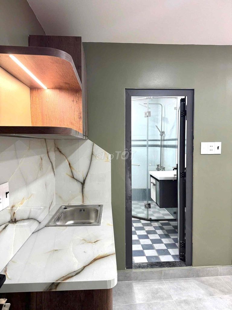 The owner rented the Studio 7th Tân Bình apartment.