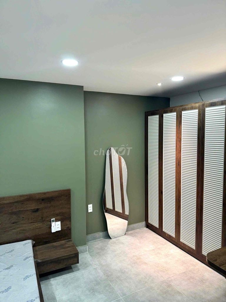 The owner rented the Studio 7th Tân Bình apartment.