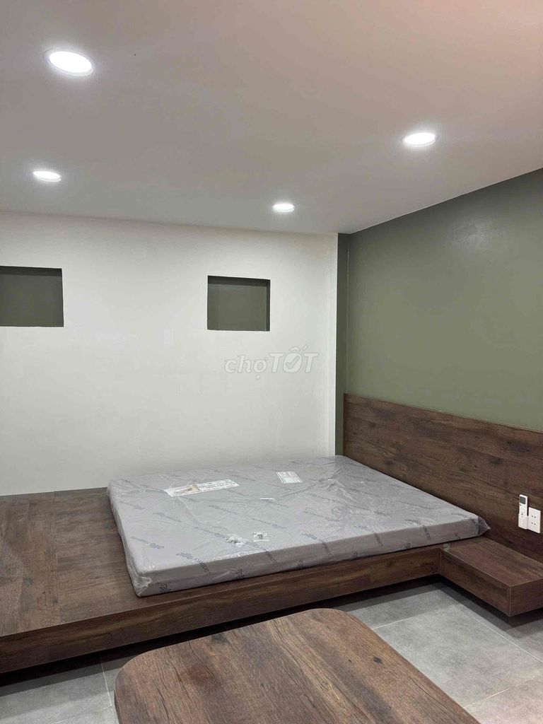 The owner rented the Studio 7th Tân Bình apartment.
