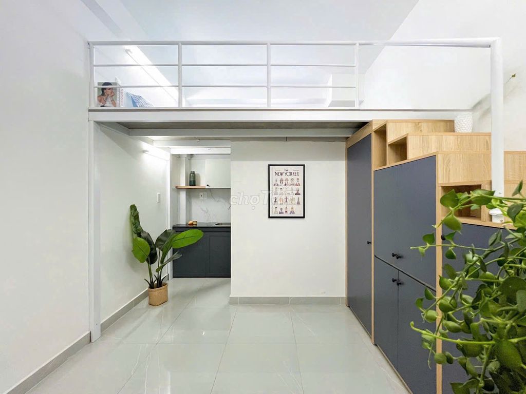 The Dương Quảng Hàm interior is clean, secure - elevator.
