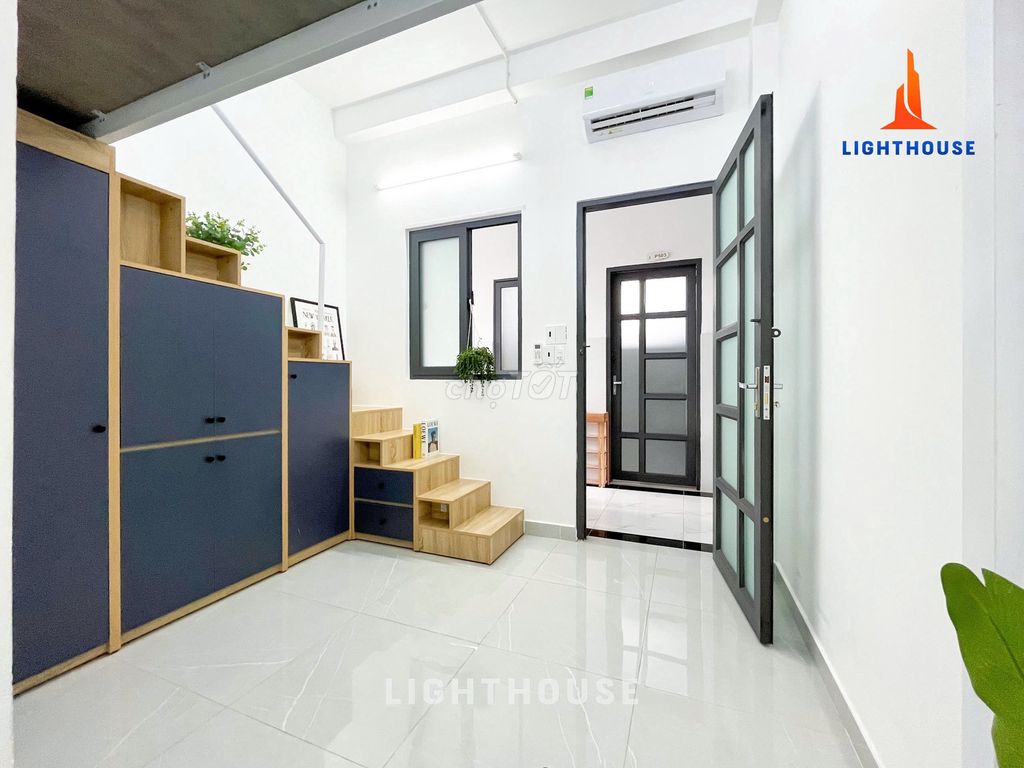 The Dương Quảng Hàm interior is clean, secure - elevator.