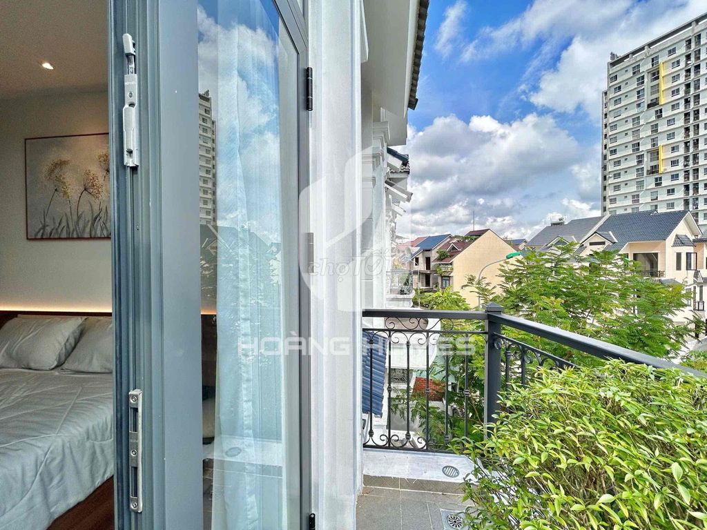 Rent an apartment near global City.
