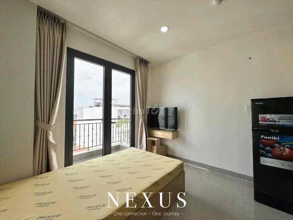 The balcony apartment is right here.