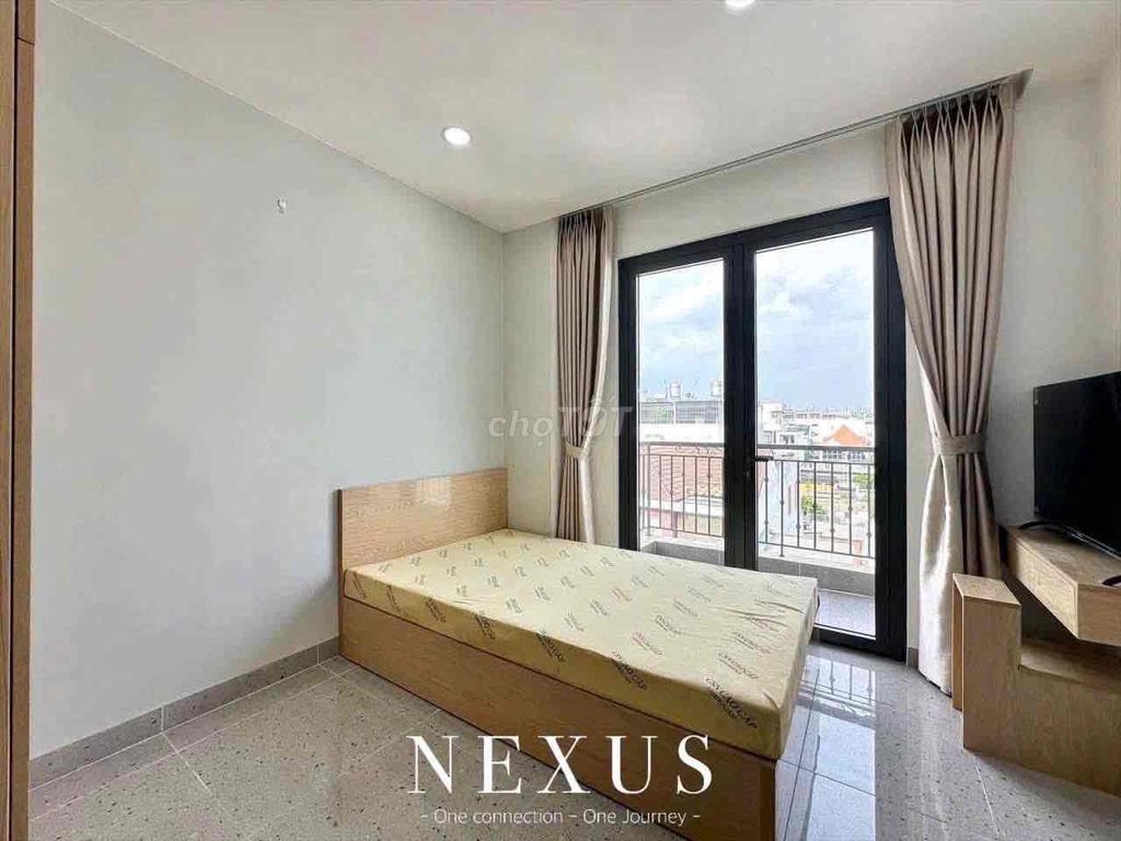 The balcony apartment is right here.