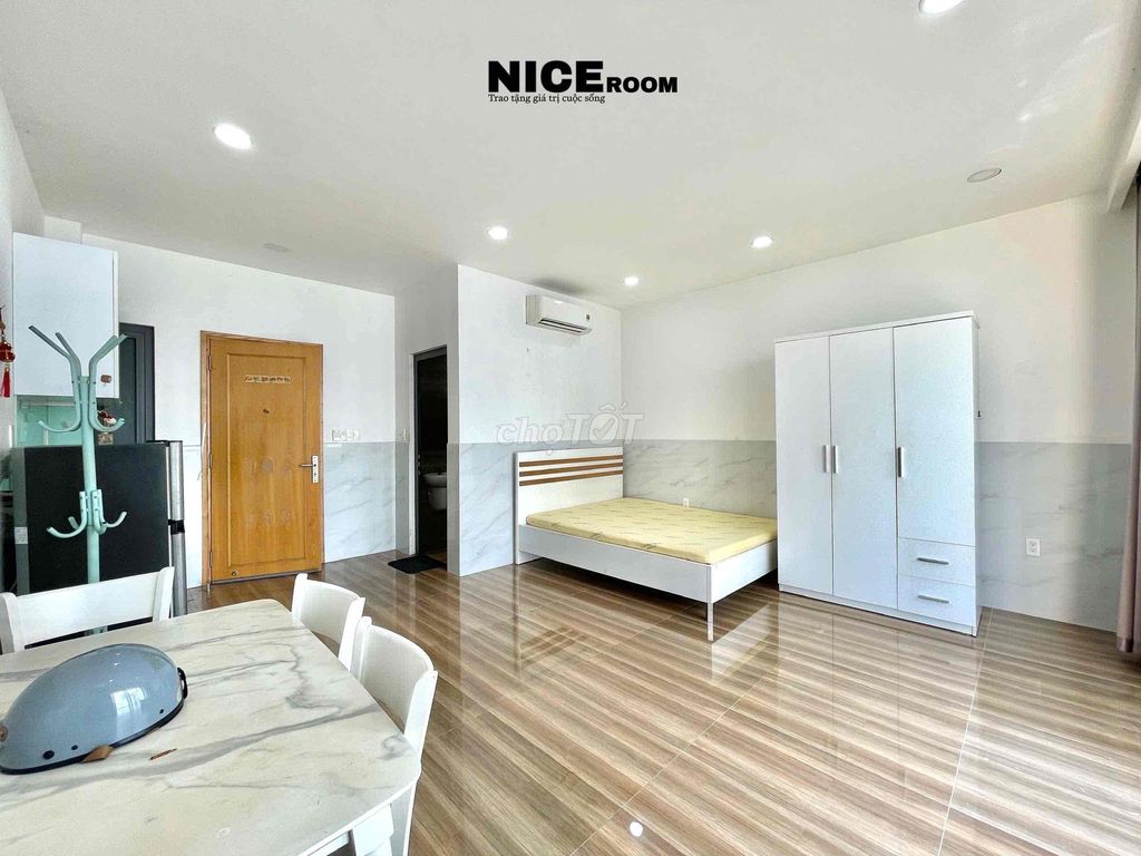 mini studio balconct