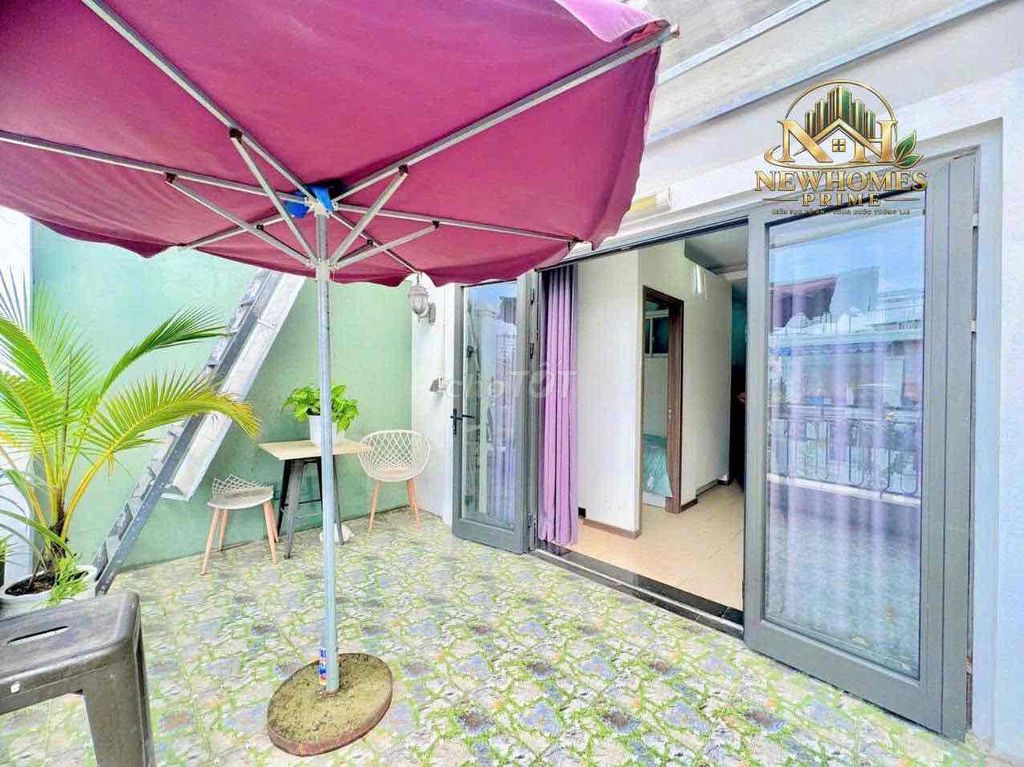 Penthouse is a Lake View City bedroom which is extremely rare.