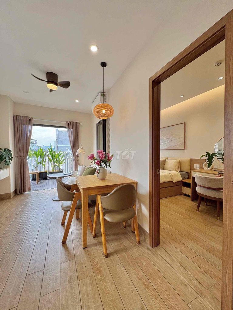 Demo opened the apartment. A high-end bedroom, a clean balcony near the Café.