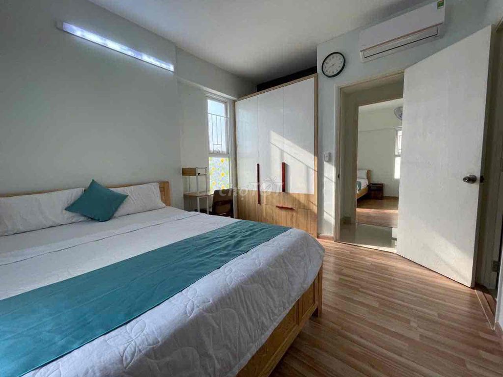 rents a 73-foot wide corner of the interior.