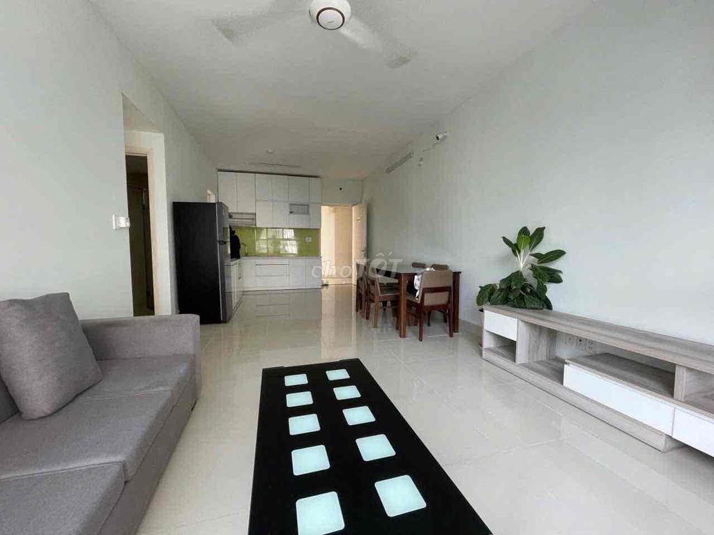 rents a 73-foot wide corner of the interior.