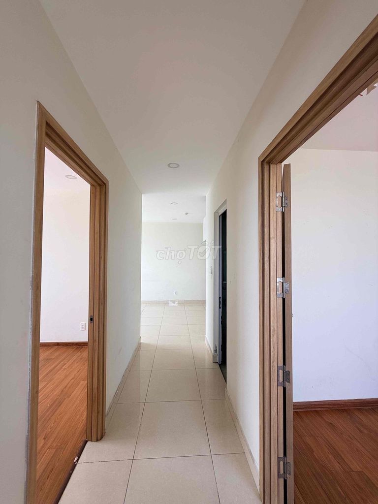The corner of three bedrooms has air conditioning, Rm. The rent's 8.5 million. Clear!